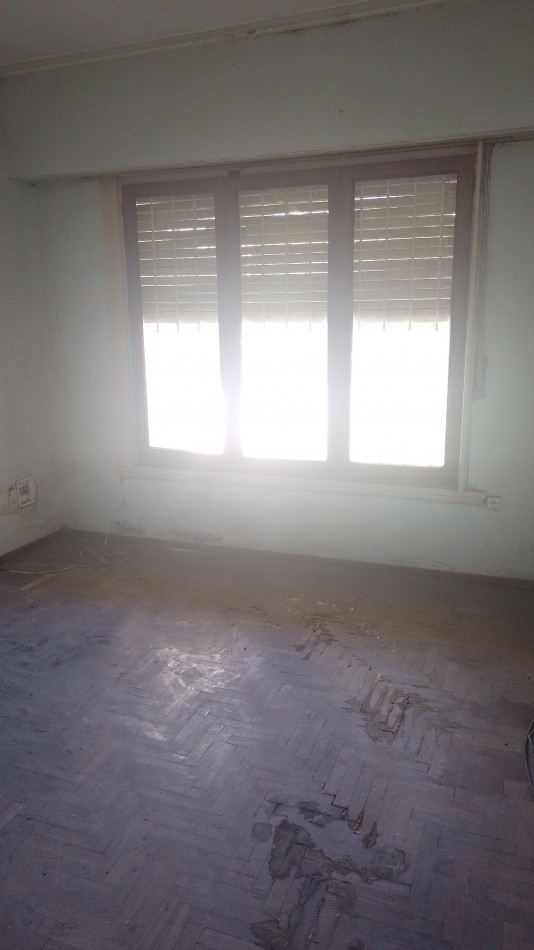 Chalet a reciclar en Villa Primera.