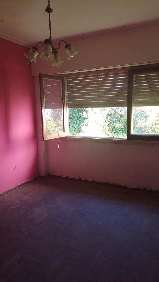 Chalet a reciclar en Villa Primera.