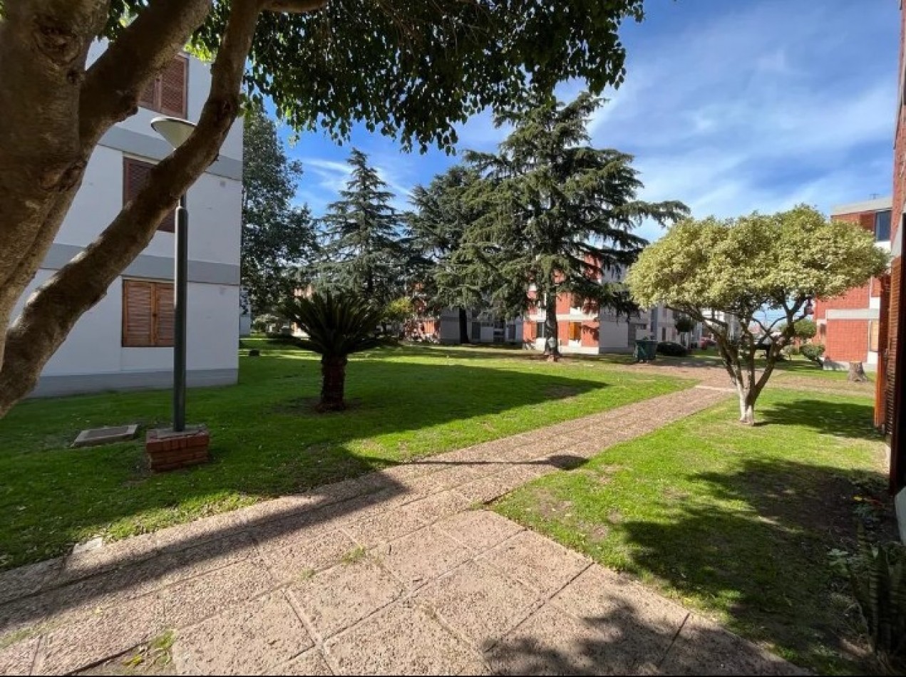 Depto en Burzaco. 4 ambientes 