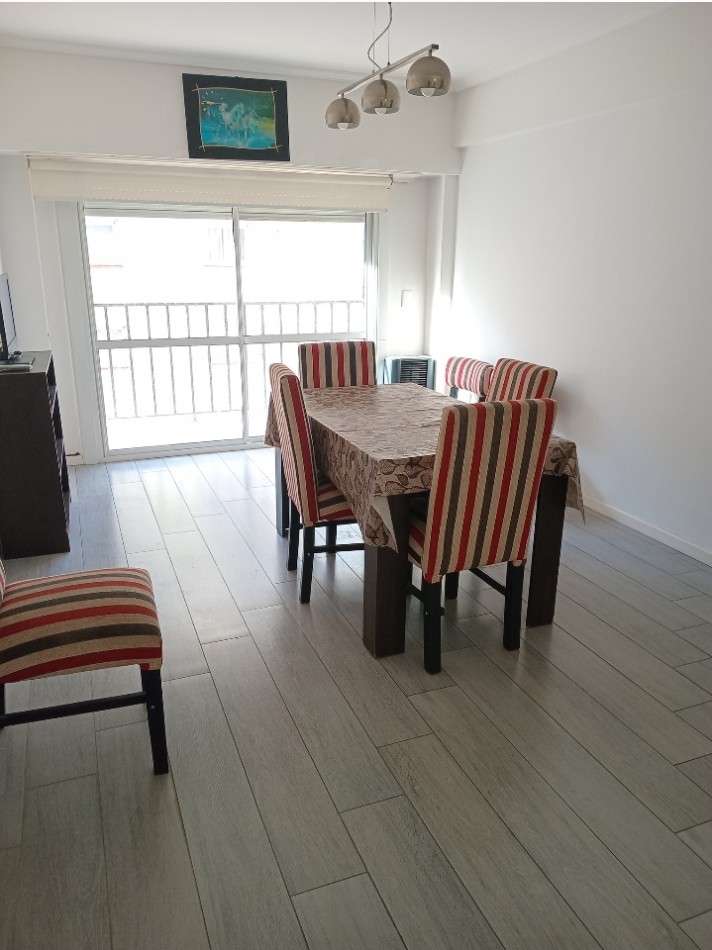 Departamento 3 ambientes a la calle con balcon corrido. 