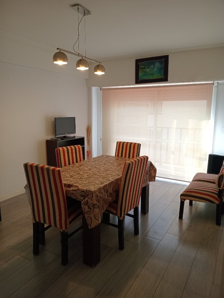 Departamento 3 ambientes a la calle con balcon corrido. 