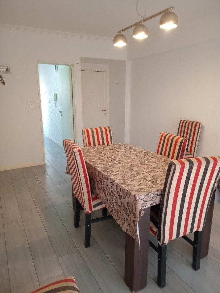 Departamento 3 ambientes a la calle con balcon corrido. 