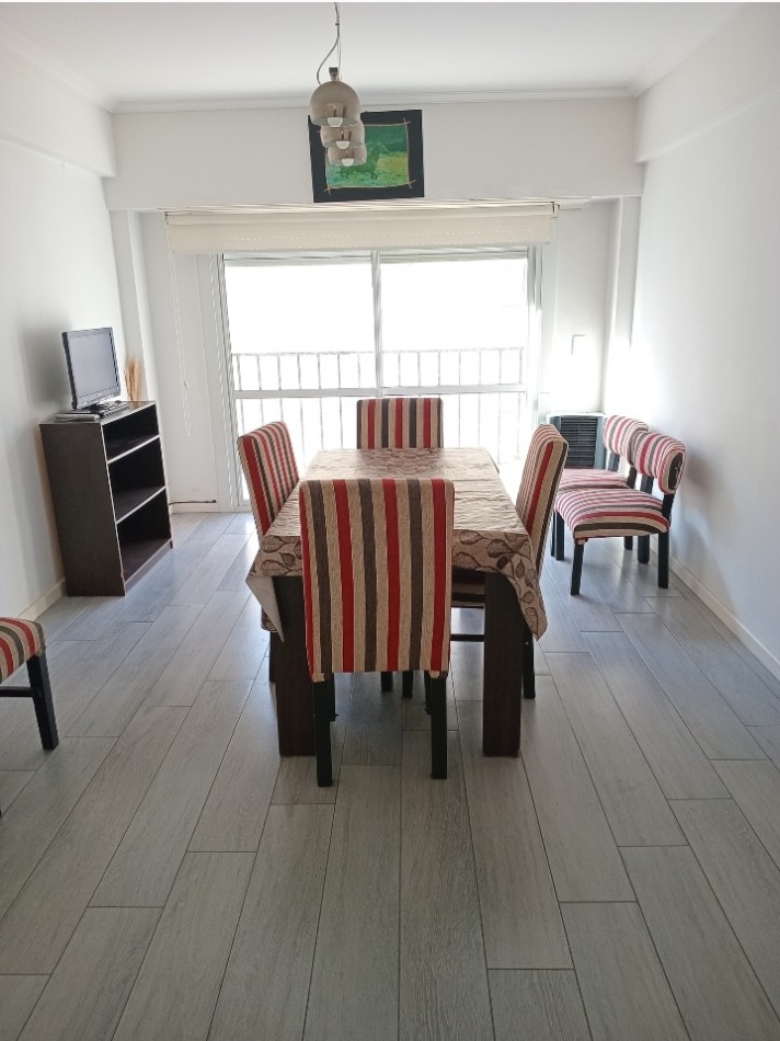 Departamento 3 ambientes a la calle con balcon corrido. 