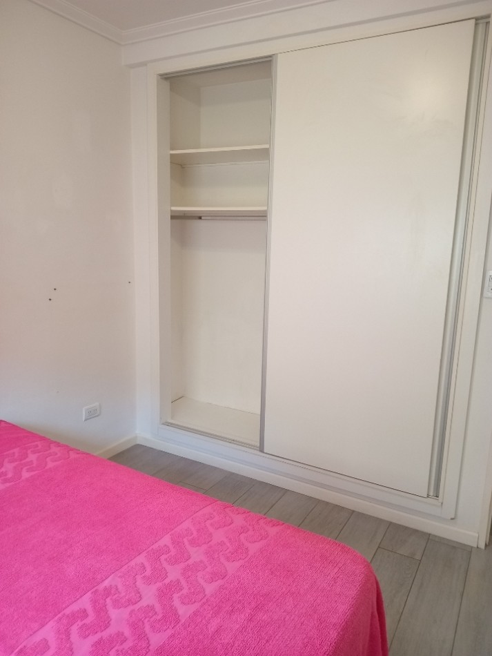 Departamento 3 ambientes a la calle con balcon corrido. 