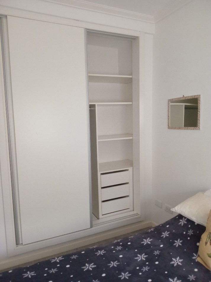 Departamento 3 ambientes a la calle con balcon corrido. 