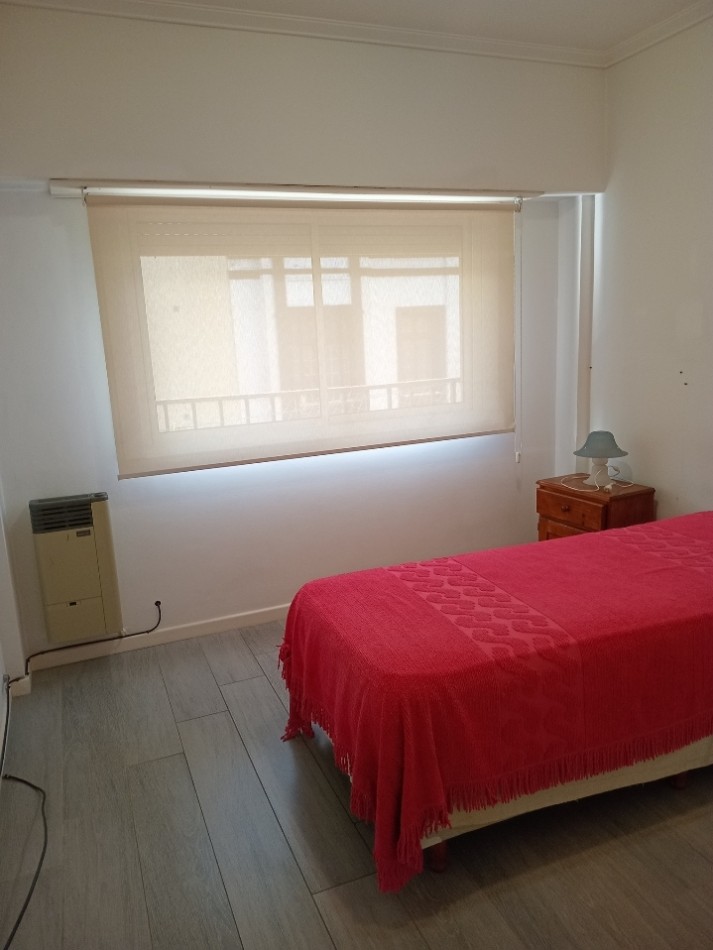 Departamento 3 ambientes a la calle con balcon corrido. 