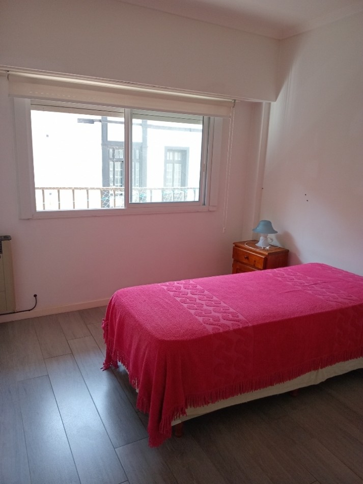 Departamento 3 ambientes a la calle con balcon corrido. 