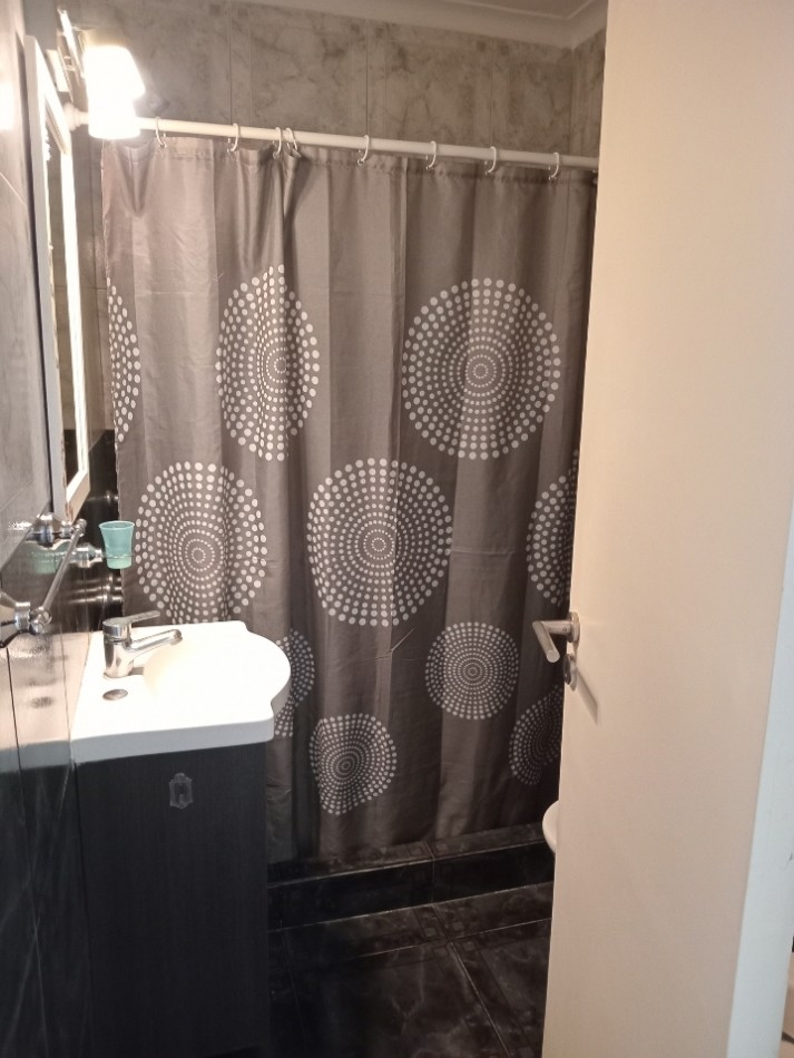 Departamento 3 ambientes a la calle con balcon corrido. 