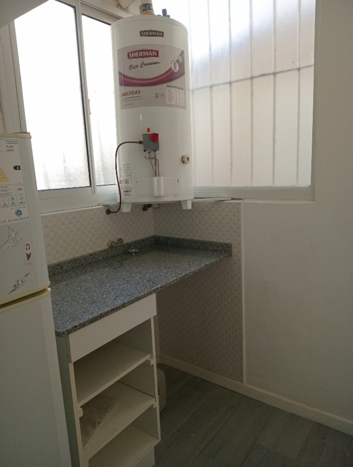 Departamento 3 ambientes a la calle con balcon corrido. 