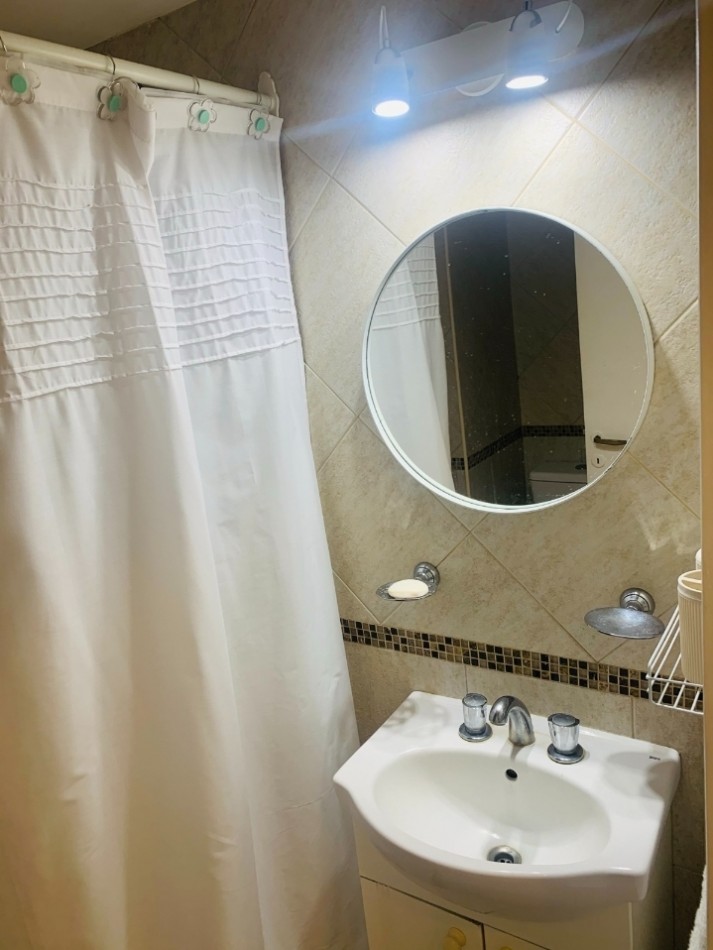 Alquiler por dia un ambiente a la calle para 3 personas. 