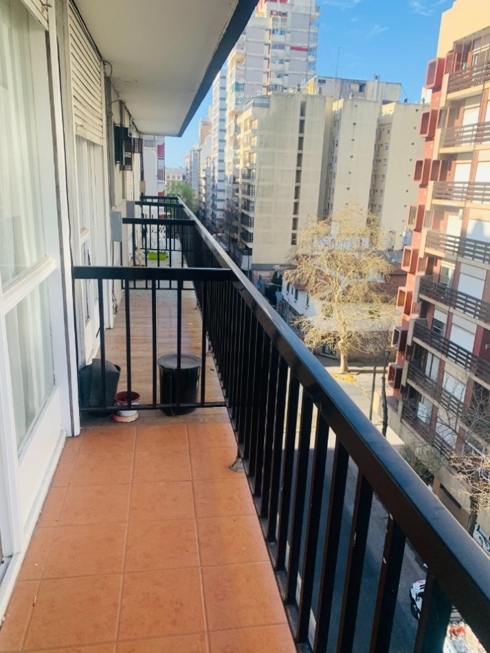 Alquiler por dia un ambiente a la calle para 3 personas. 