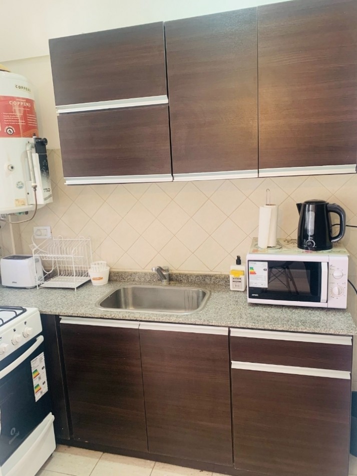 Alquiler por dia un ambiente a la calle para 3 personas. 