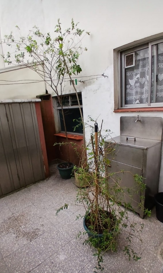 Departamento 2 ambientes con patio