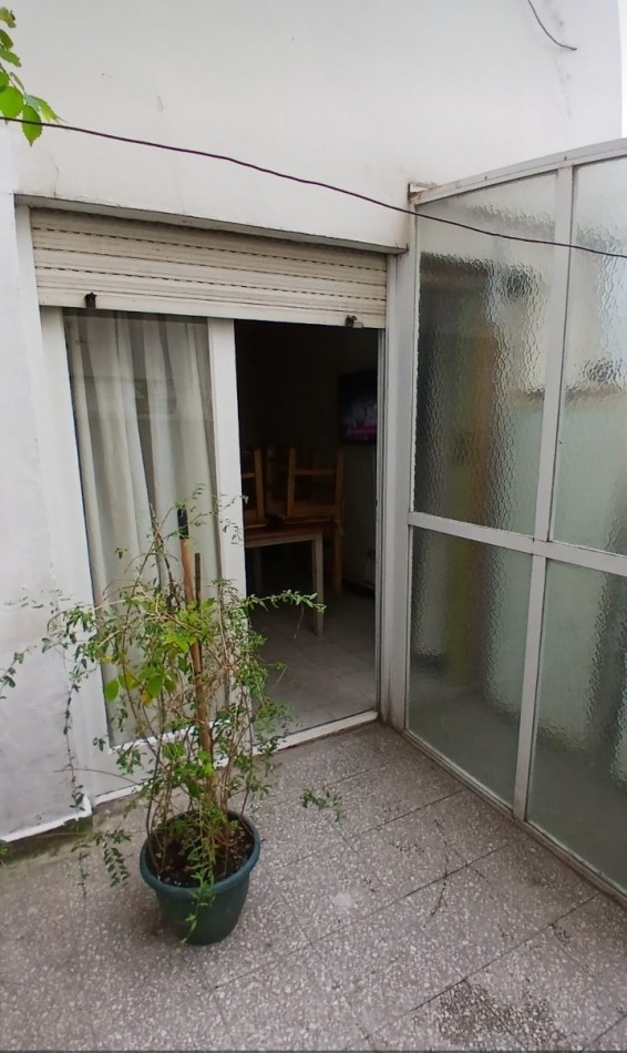 Departamento 2 ambientes con patio