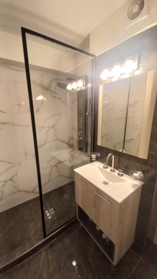 Departamento 2 ambientes reciclado a la calle en pleno centro 