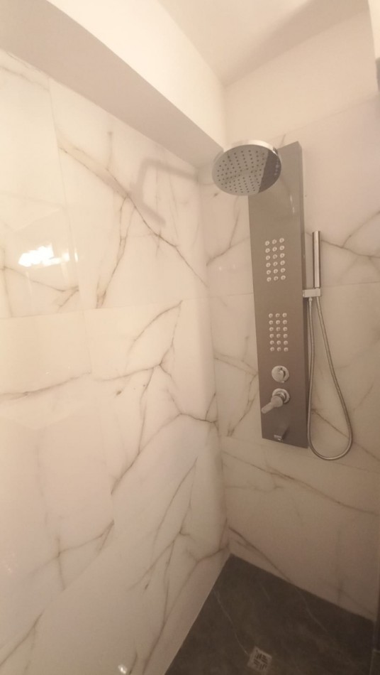 Departamento 2 ambientes reciclado a la calle en pleno centro 