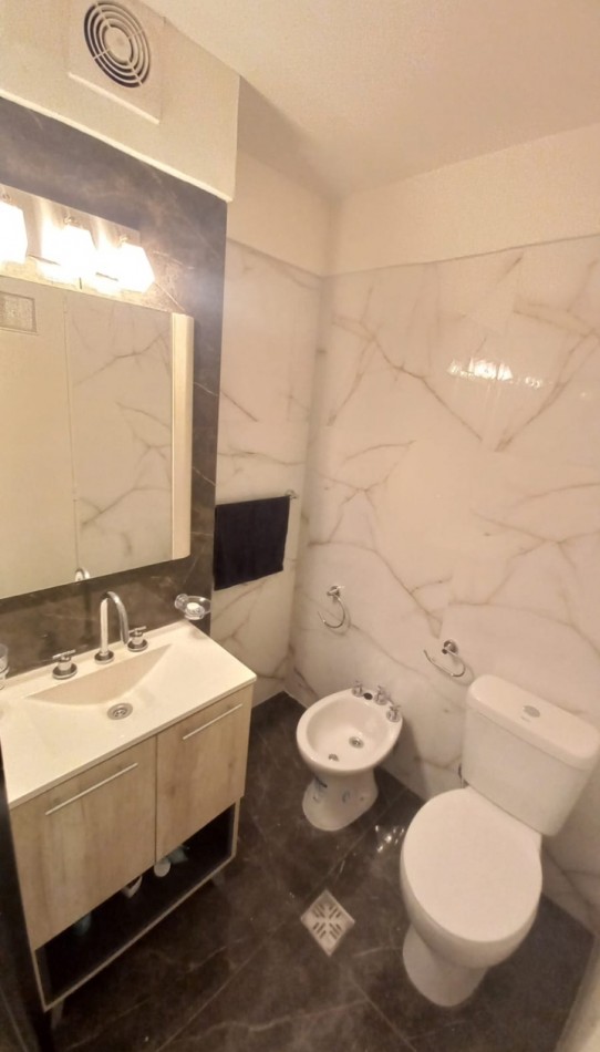 Departamento 2 ambientes reciclado a la calle en pleno centro 