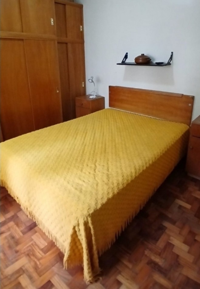 Departamento 2 ambientes con patio Zona Plaza Colon 