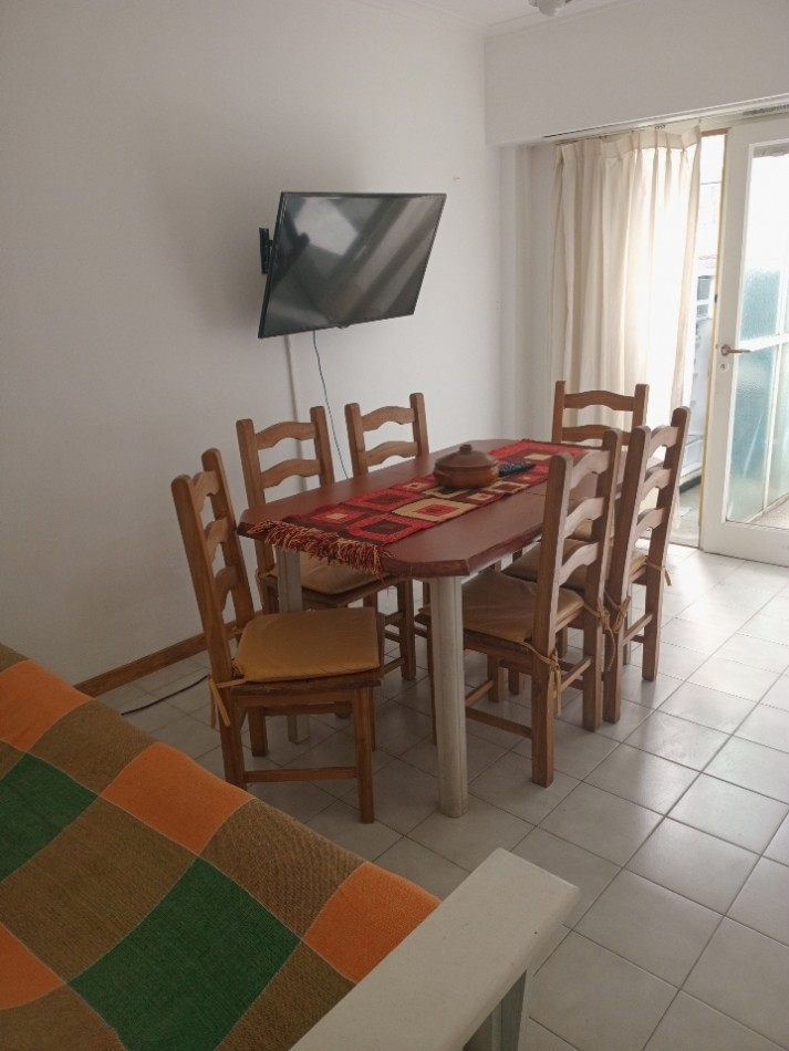 Departamento 2 ambientes con patio Zona Plaza Colon 