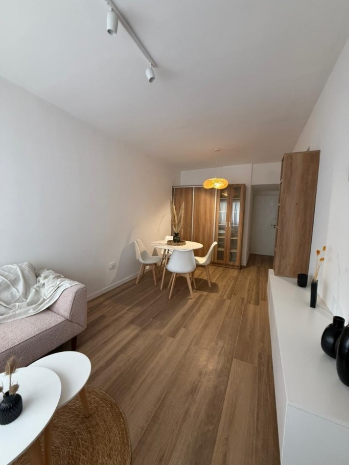 Departamento 2 ambientes reciclado en el centro 