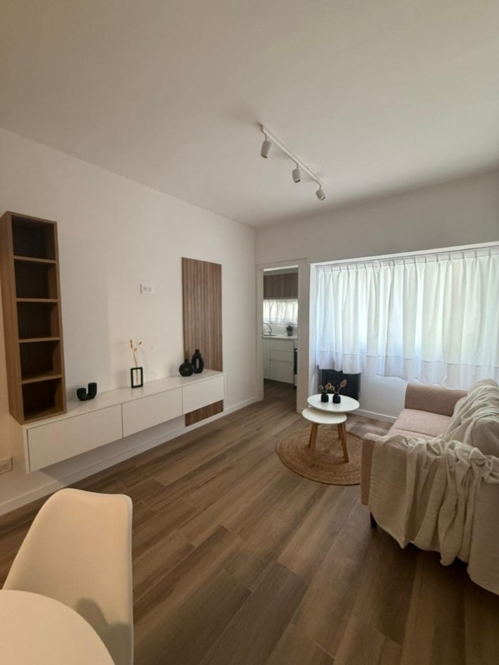 Departamento 2 ambientes reciclado en el centro 