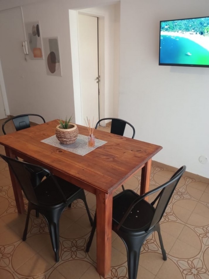 Departamento a la calle con balcon en el centro 