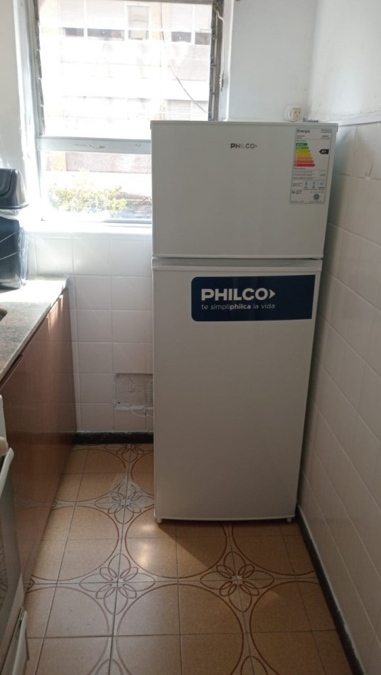 Departamento a la calle con balcon en el centro 