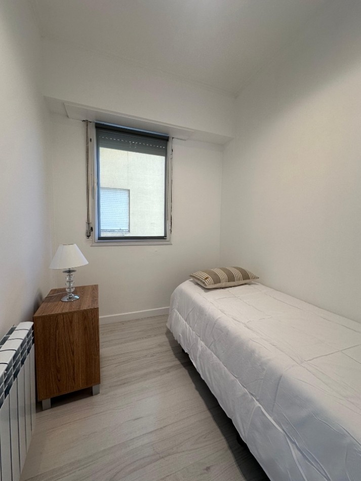 Departamento 4 ambientes con vista lateral al mar 