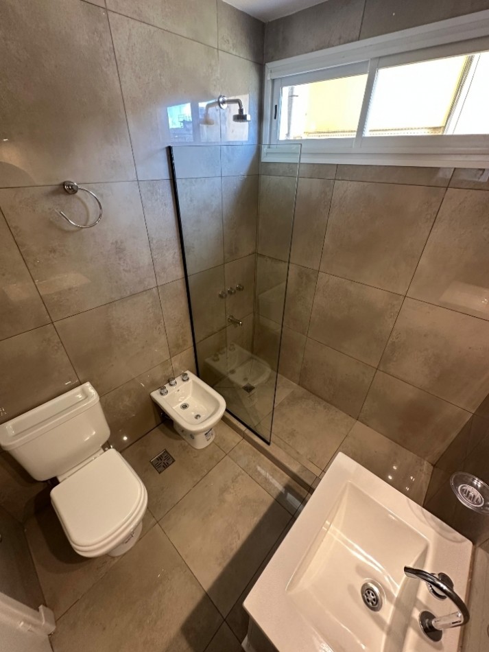 Departamento 4 ambientes con vista lateral al mar 