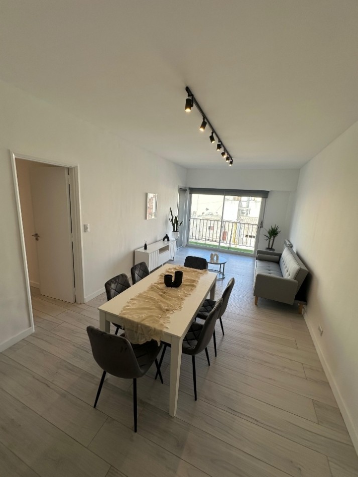 Departamento 4 ambientes con vista lateral al mar 