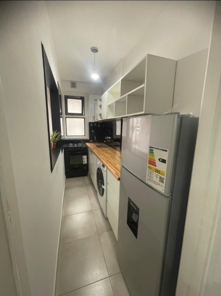 Departamento de un ambiente con balcon reciclado en Plaza Colon. 