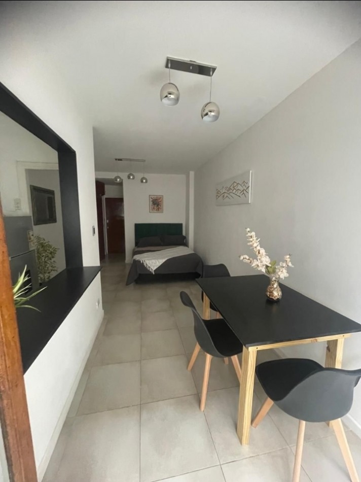 Departamento de un ambiente con balcon reciclado en Plaza Colon. 