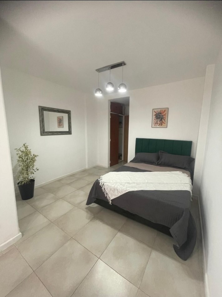 Departamento de un ambiente con balcon reciclado en Plaza Colon. 