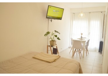 Alquiler por dia un ambiente a la calle para 3 personas. 