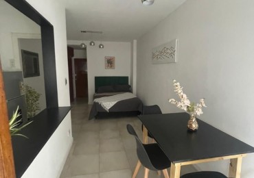 Departamento de un ambiente con balcon reciclado en Plaza Colon. 